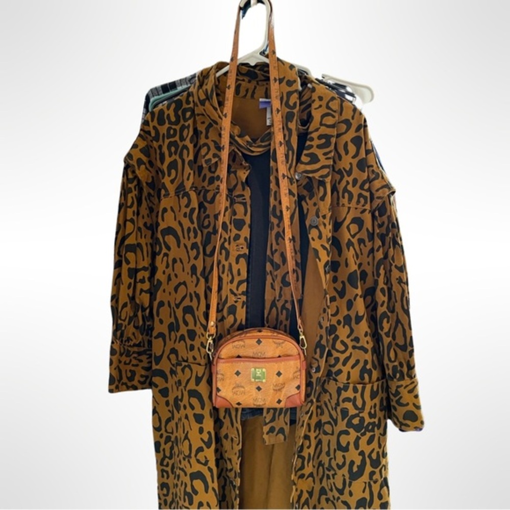 94 MCM little cross body bag.